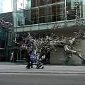 stalowa rzeźba w Toronto