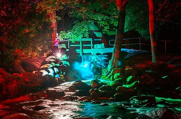 wodospad oliwski w dniu Mozzarta #WodospadOliwski #wodospad #światła #liminescensja