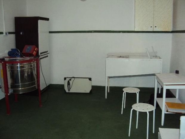 Pracownia pszczelarska.