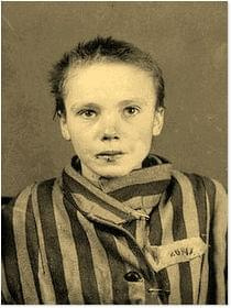 Czesia lat 14 #CzesławaKwoka #Auschwitz #Niemcy #NiemieckieZbrodnie