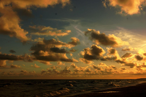 Bałtyk w porannych promieniach słońca #Bałtyk #morze #poranek #świt