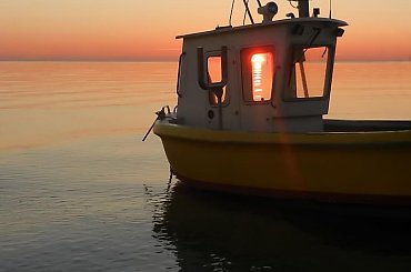 Szyper Solarius Pierwszy #kuter #morze #zatoka #wschód #FishingBoat #sea #bay #sunrise