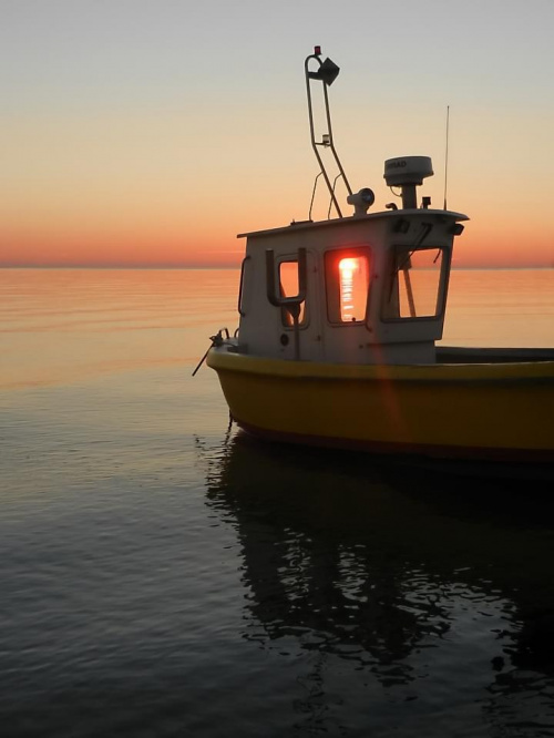 Szyper Solarius Pierwszy #kuter #morze #zatoka #wschód #FishingBoat #sea #bay #sunrise