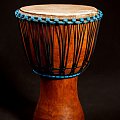 Djembe Grand cena 1000zł
Kraj pochodzenia -Wybrzeże Kości Słoniowej. Drewno- lenke.
Skóra kozia gruba.
Wymiary - 63x39cm ( 15 cali)
Waga- 10,7 kg